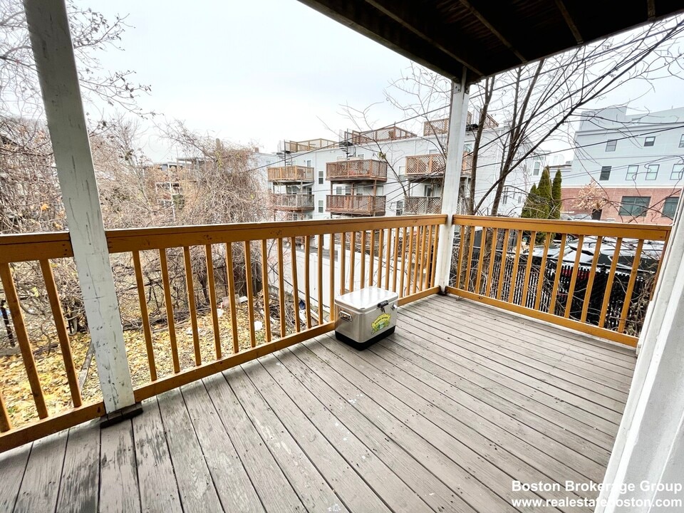 692 Columbia Rd, Unit 1 in Boston, MA - Building Photo