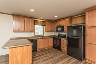 Valley Hills in Ravenna, OH - Building Photo