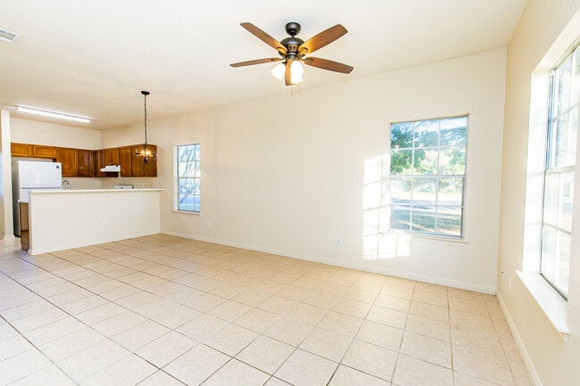 3001 Whisper Oaks Ln, Unit B