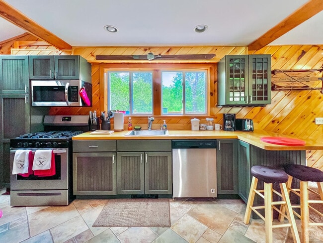 51 Grays Ln in Tannersville, NY - Building Photo - Building Photo