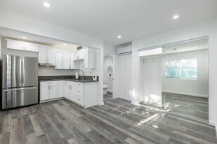 1102 Centinela Ave, Unit B in Santa Monica, CA - Building Photo