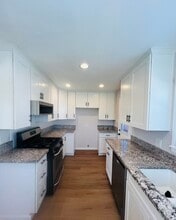 12542 Menlo Ave in Hawthorne, CA - Foto de edificio - Building Photo