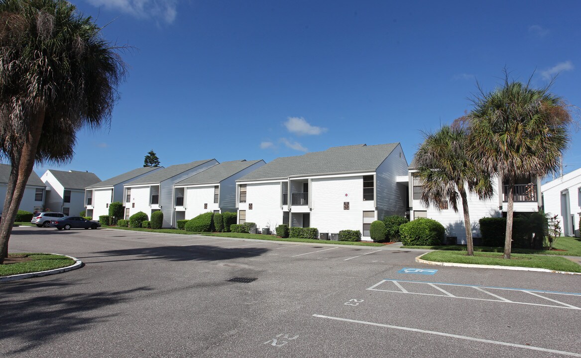 Palms Of Tarpon Springs in Tarpon Springs, FL - Building Photo