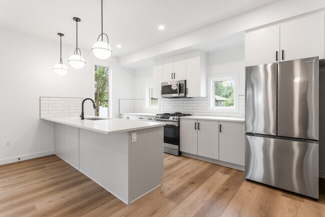 6512-6593 93 St NW in Edmonton, AB - Building Photo - Building Photo