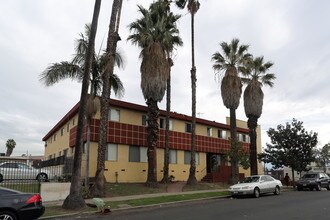 960 S Manhattan Pl in Los Angeles, CA - Foto de edificio - Building Photo