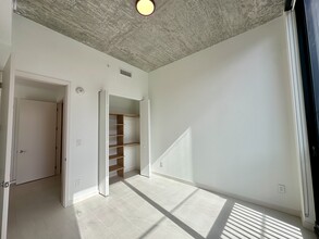 244 NW 31st St, Unit A8 in Miami, FL - Building Photo - Building Photo