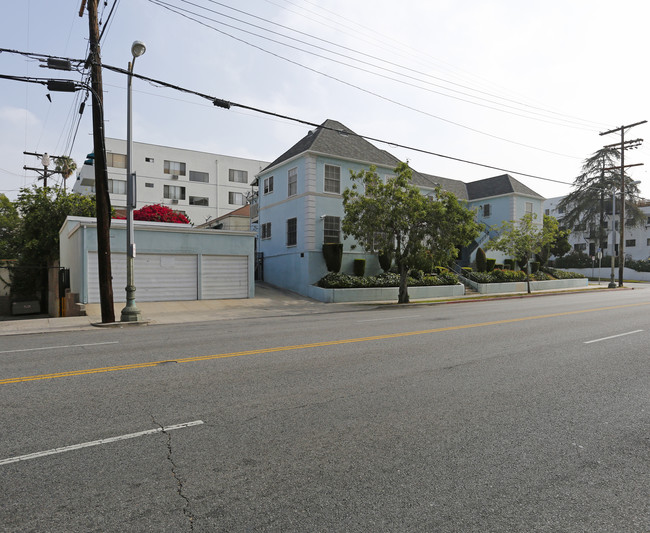 749 S Gramercy Dr in Los Angeles, CA - Foto de edificio - Building Photo