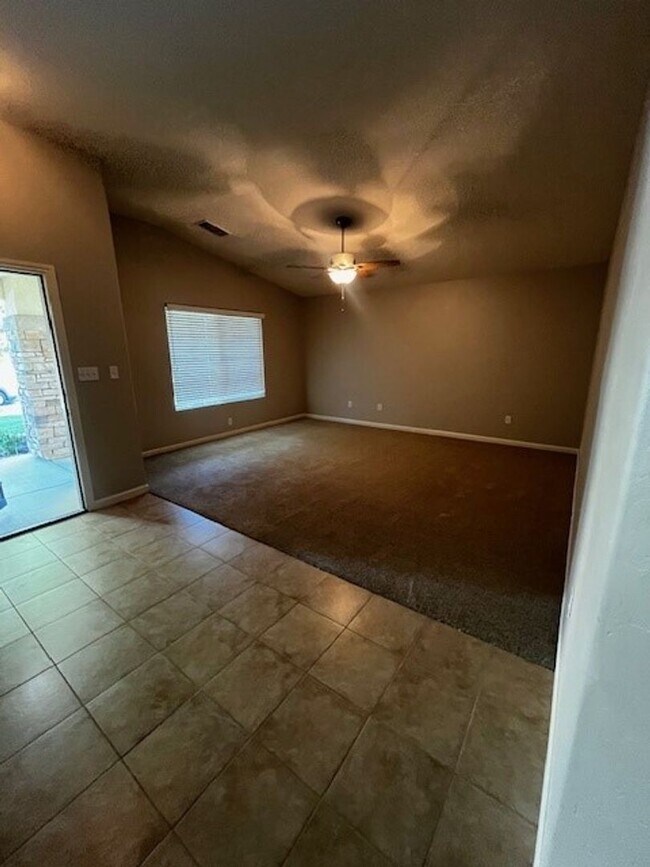 6504 Nichelini Ct in Bakersfield, CA - Building Photo - Building Photo