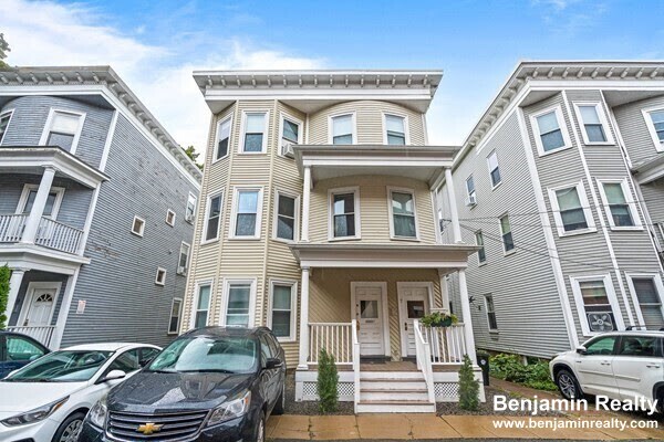 7 Washburn Ter, Unit 1 in Brookline, MA - Building Photo - Building Photo