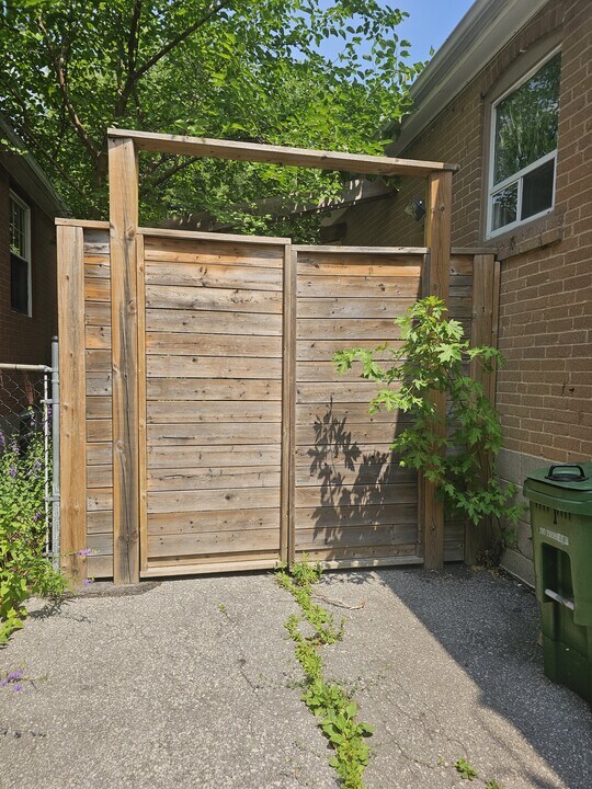 222 Patricia Av in Toronto, ON - Building Photo