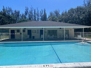 5090 SW 64th Ave in Davie, FL - Building Photo - Building Photo