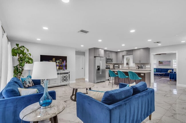 340 SE 3rd Ct in Deerfield Beach, FL - Building Photo - Building Photo