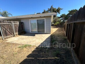 2036 N Jacob Ct in Visalia, CA - Building Photo - Building Photo