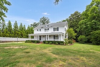 4205 Belvoir Dr in Greensboro, NC - Building Photo - Building Photo