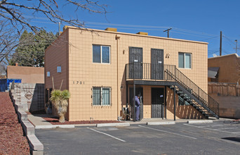 UNM Eightplex in Albuquerque, NM - Building Photo - Building Photo