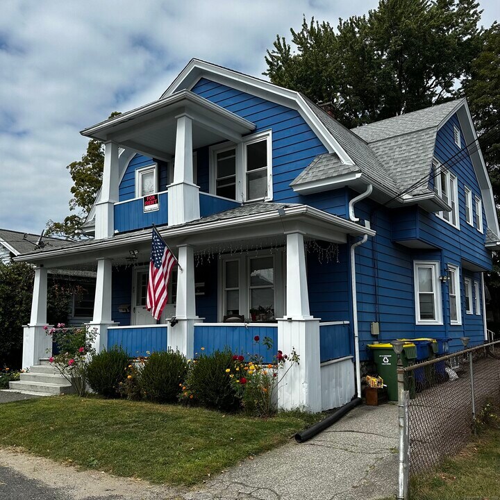 20 Amaryllis Ave in Waterbury, CT - Building Photo
