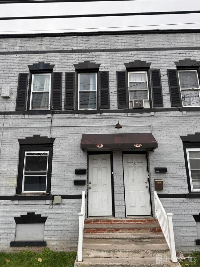 property at 1301 S 2nd St