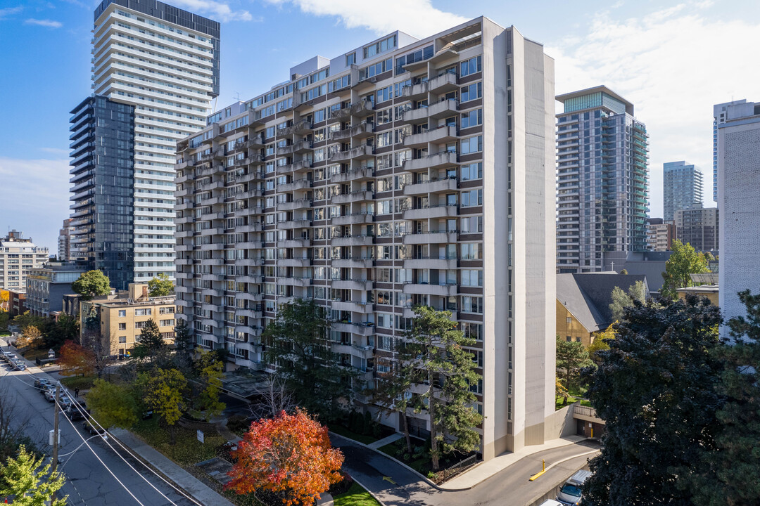 The Continental Apartments in Toronto, ON - Building Photo