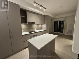 1 Yorkville Ave in Toronto, ON - Building Photo