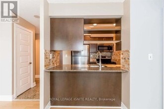 215 Queen St E in Brampton, ON - Building Photo - Building Photo