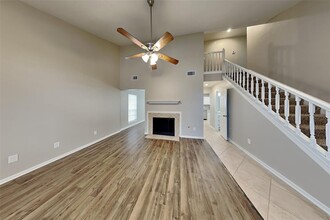 15234 Hillside Park Way in Cypress, TX - Foto de edificio - Building Photo