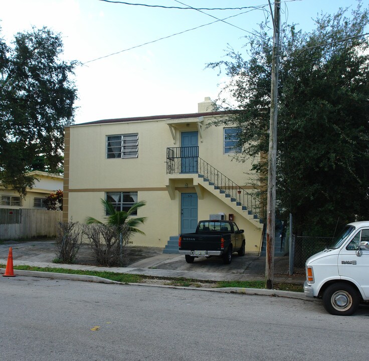 426 NE 77th St in Miami, FL - Foto de edificio