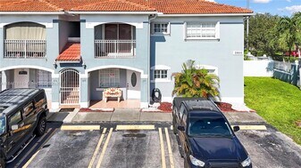 2860 W 80th St in Hialeah, FL - Building Photo