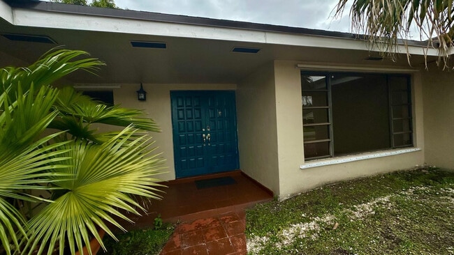 13005 SW 119th Terrace in Miami, FL - Building Photo - Building Photo