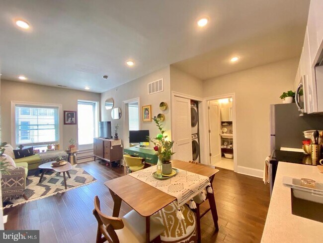 2010 Walnut St in Philadelphia, PA - Building Photo - Building Photo