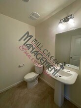 221 E Sedona Ave in Visalia, CA - Building Photo - Building Photo