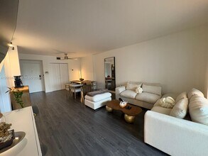 4200 Hillcrest Dr in Hollywood, FL - Building Photo - Building Photo