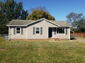2717 Reynolds Dr in Murfreesboro, TN - Building Photo