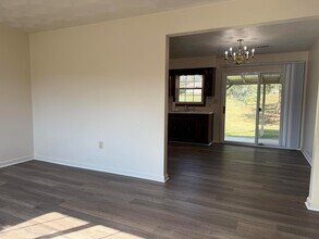 1101 Lakeview Pl in Hollins, VA - Building Photo - Building Photo