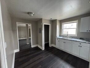 15 Washington St, Unit 2 in Mount Clemens, MI - Foto de edificio - Building Photo