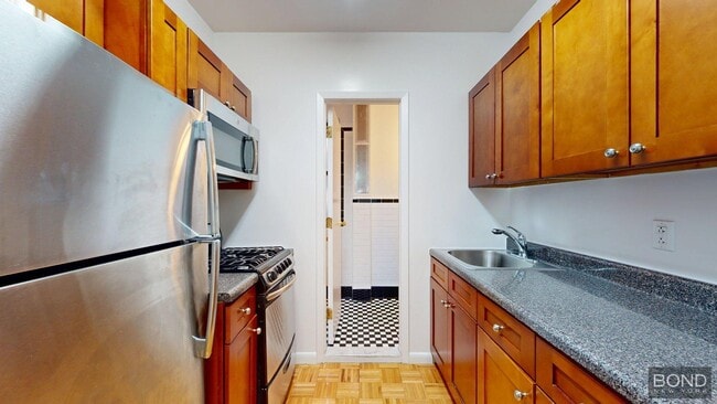 365 Broome St in New York, NY - Building Photo - Building Photo