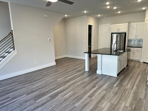 8105 Radnor Rd in Dallas, TX - Building Photo - Building Photo