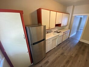 221 8th St S, Unit 4 in La crosse, WI - Building Photo - Building Photo