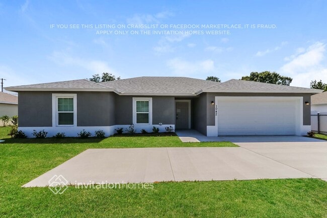 property at 1042 SW Del Rio Blvd