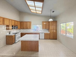 9051 Ducks Pond Way in Elk Grove, CA - Building Photo - Building Photo