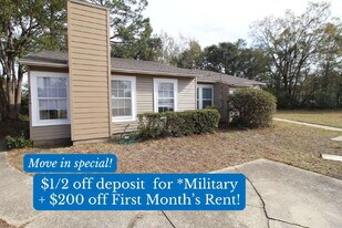 7806 Calahan Pl in Pensacola, FL - Building Photo