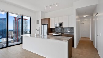 2100 S Wabash Ave, Unit 1914 in Chicago, IL - Building Photo