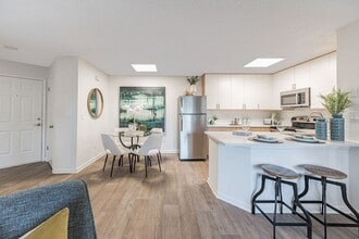 The Pointe at Carrollwood in Tampa, FL - Building Photo - Building Photo