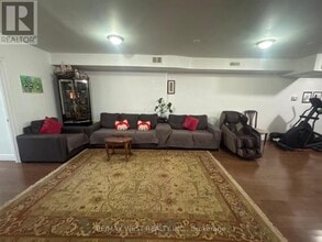 555 St Clair Ave W in Toronto, ON - Building Photo - Building Photo