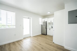 1955 NW 2nd Ct in Miami, FL - Building Photo - Building Photo