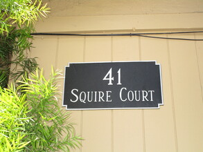 41 Squire Ct in Hollister, CA - Foto de edificio - Building Photo