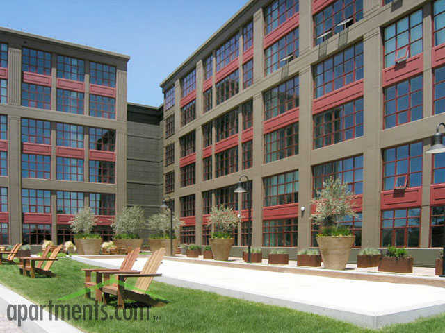 Aqua Via Apartments in Oakland, CA - Building Photo - Building Photo