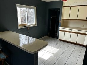 4021 Forest Hill Ave in Flint, MI - Building Photo - Building Photo