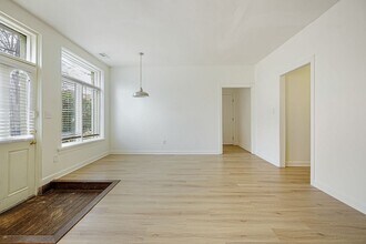 505 N Greensboro St in Carrboro, NC - Building Photo - Building Photo