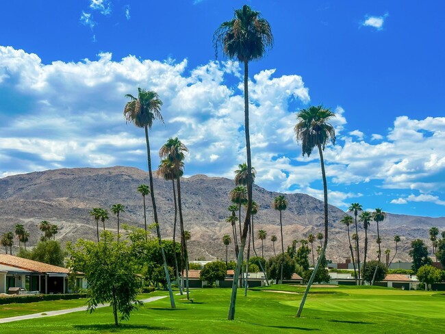 142 Avenida Las Palmas in Rancho Mirage, CA - Building Photo - Building Photo