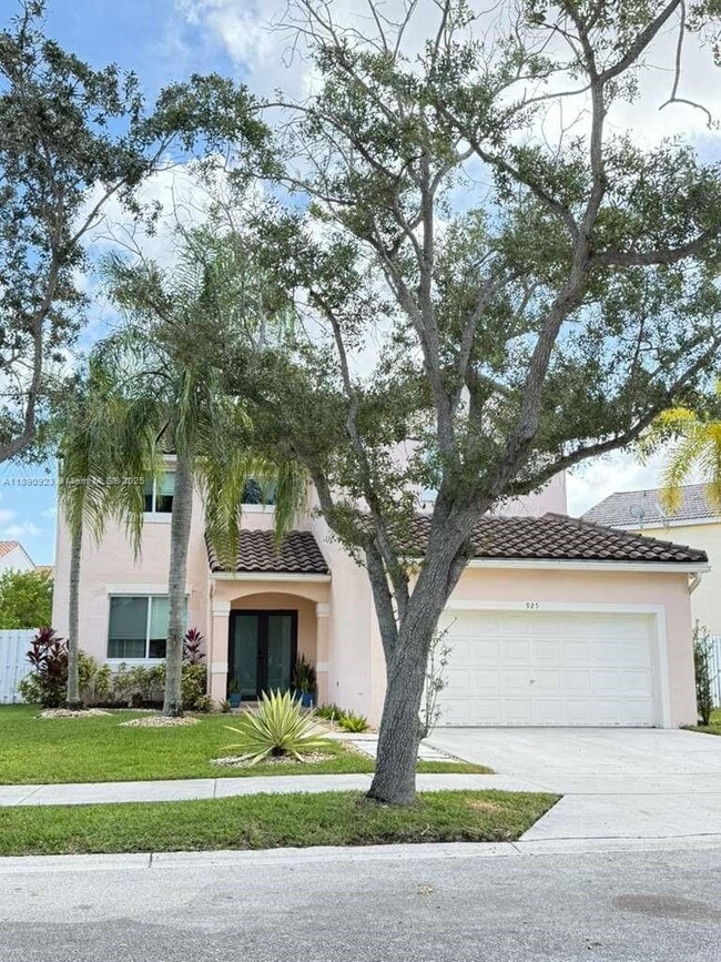 925 Briar Ridge Rd in Weston, FL - Building Photo - Building Photo